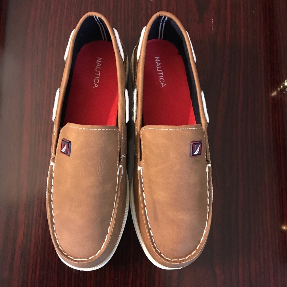 Woman’s Classic Nautica Tan White Rope Slip Ons! - Picture 7 of 15